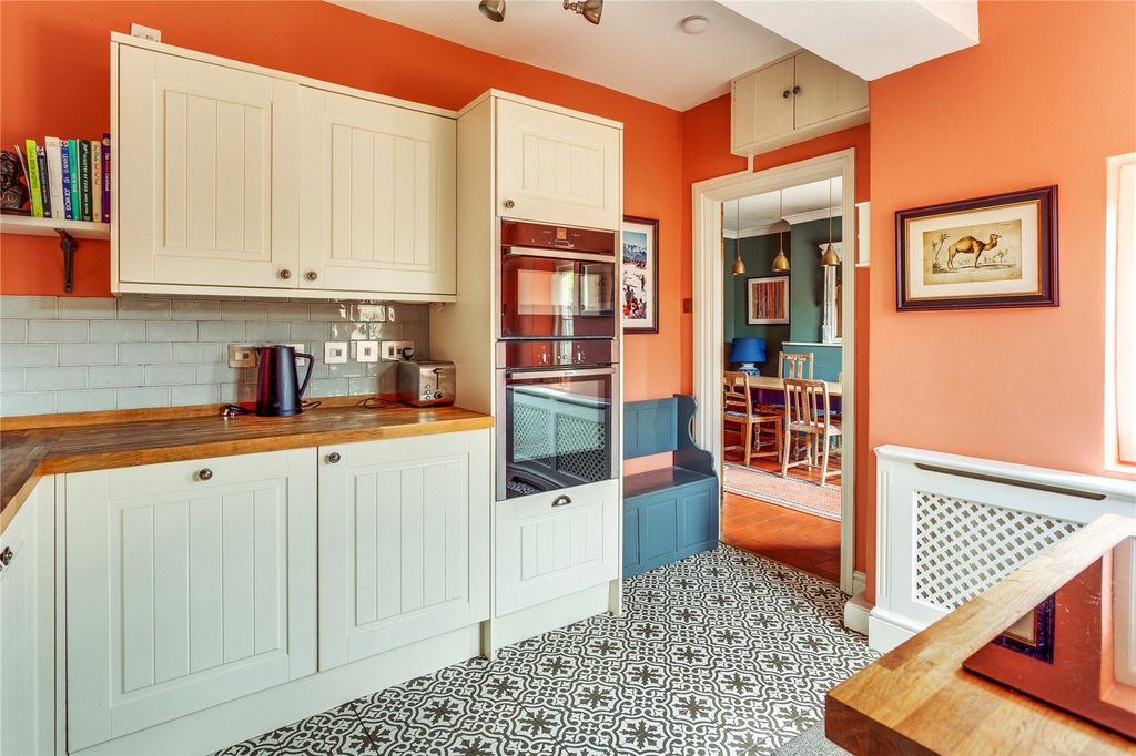 Property photo 3 of 17 Kitchen