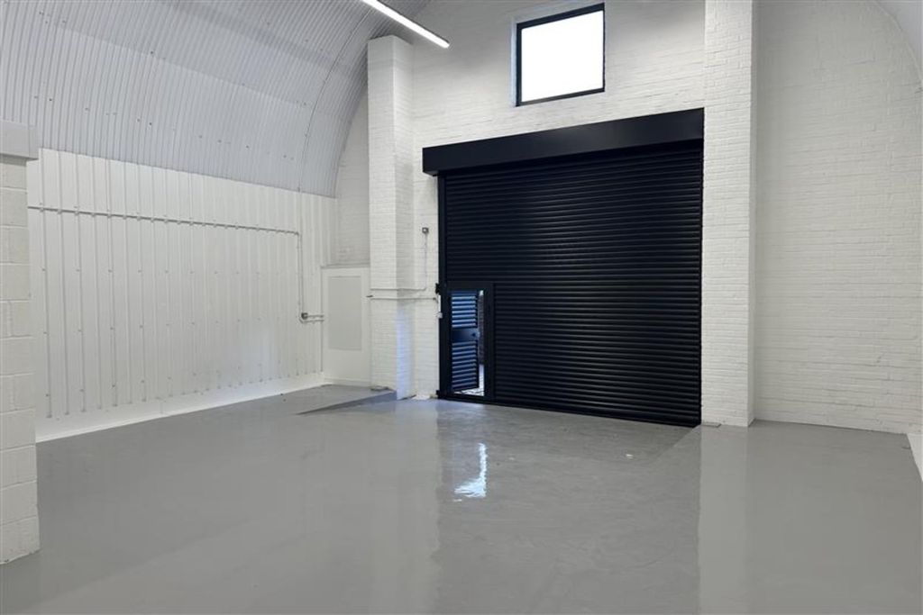 Property photo 1 of 3 An Empty Arch With Lining