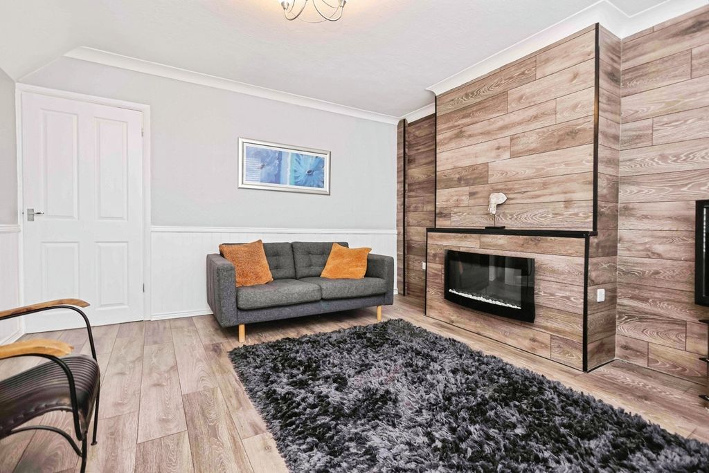 Property photo 3 of 14 Lounge