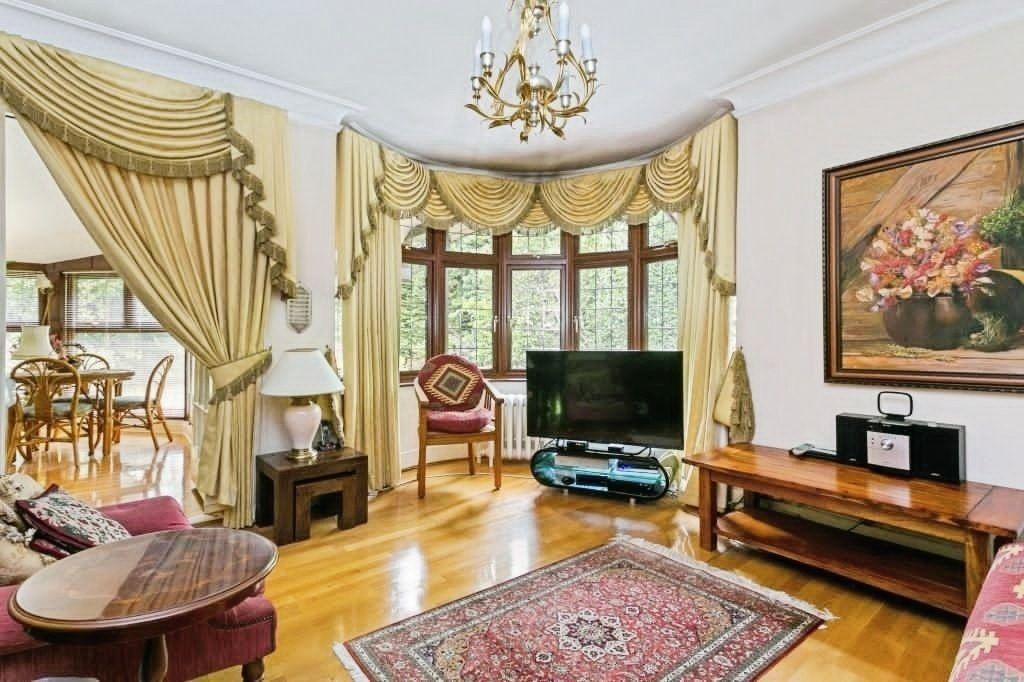 Property photo 2 of 32