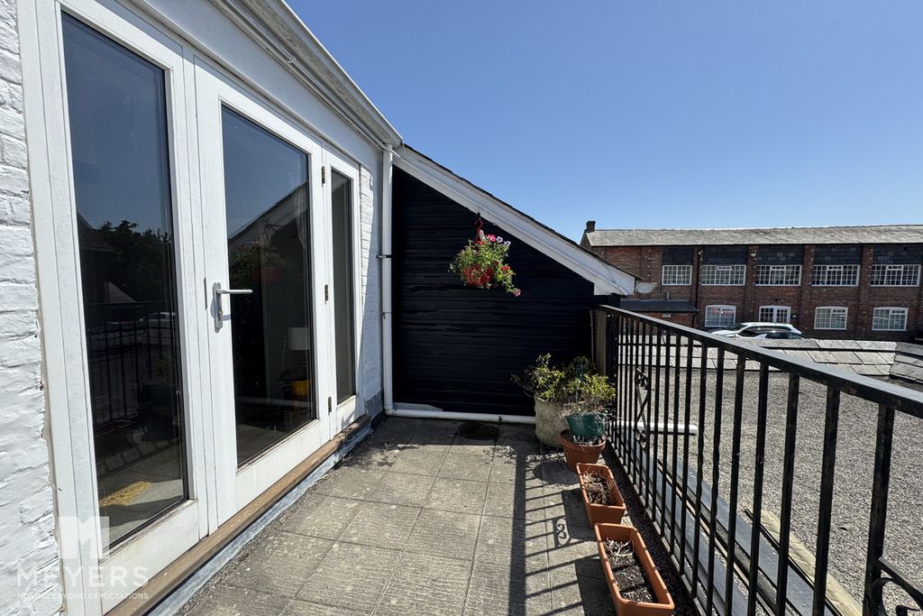 Property photo 3 of 21