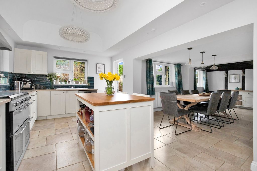 Property photo 2 of 23