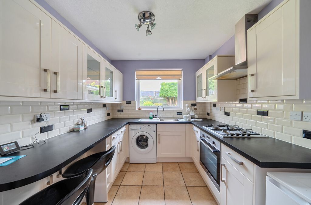 Property photo 3 of 21 Kitchen