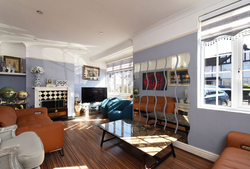 Property photo 1 of 12