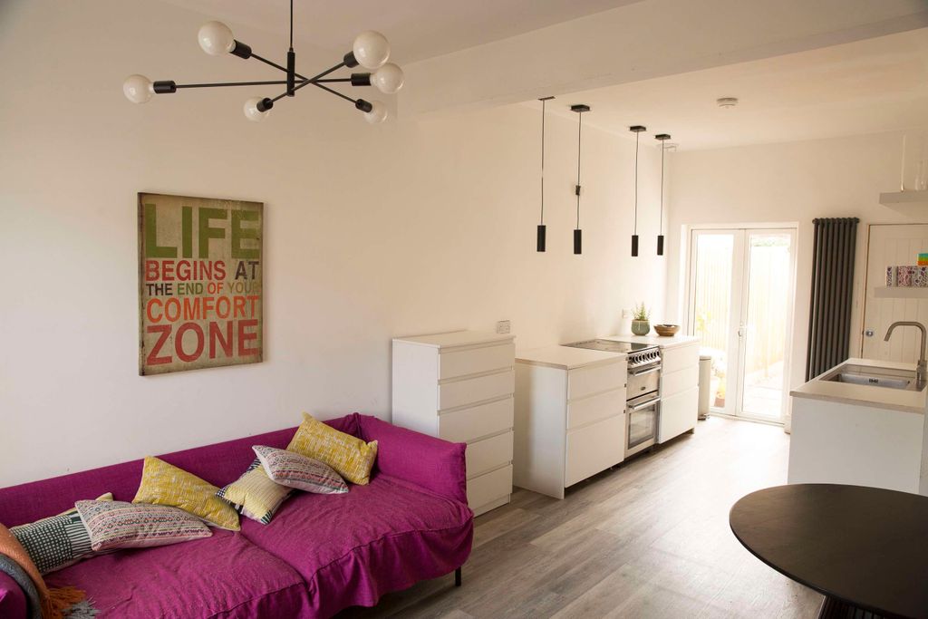 Property photo 2 of 10 21 Oldfield Road, Hampton, Tw12 2Ad