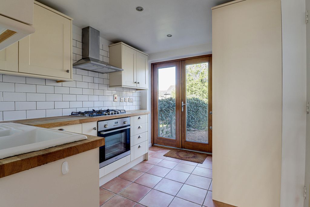 Property photo 3 of 18 Kitchen
