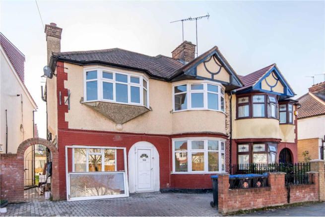 Property photo 1 of 5 A Well Presented Self Contained Studio Flat To Rent