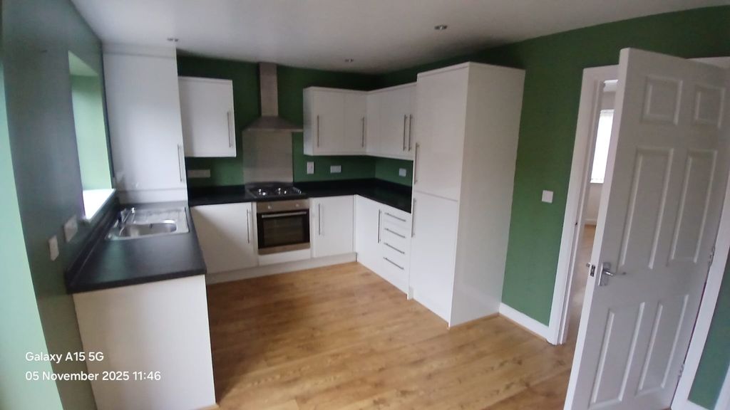 Property photo 3 of 13 14 Percy Street 05.11 (4)