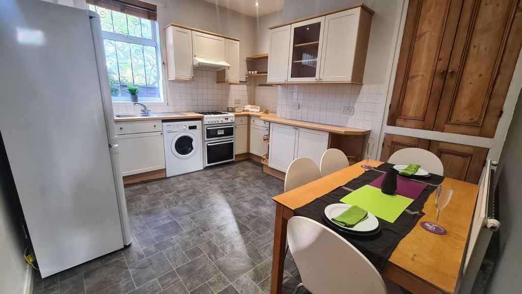 Property photo 2 of 12 Picture No. 18