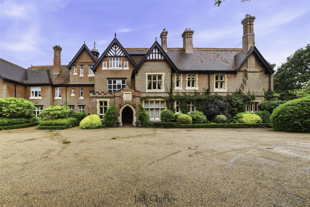 Property photo 1 of 18
