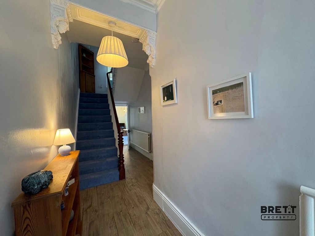 Property photo 3 of 19 Hallway
