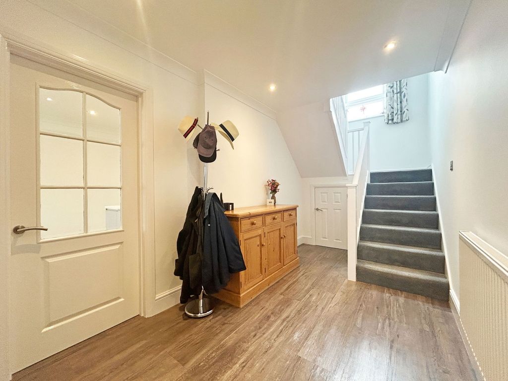 Property photo 2 of 25