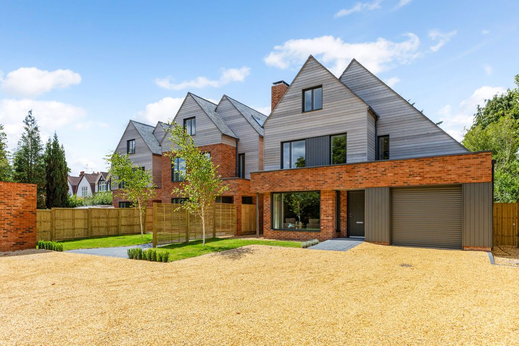 Property photo 1 of 13 Radford View