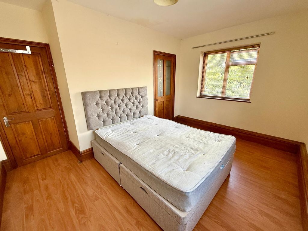 Property photo 3 of 11 Gallery