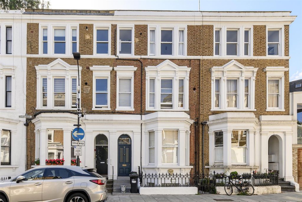 Property photo 1 of 9 Hazlitt Road