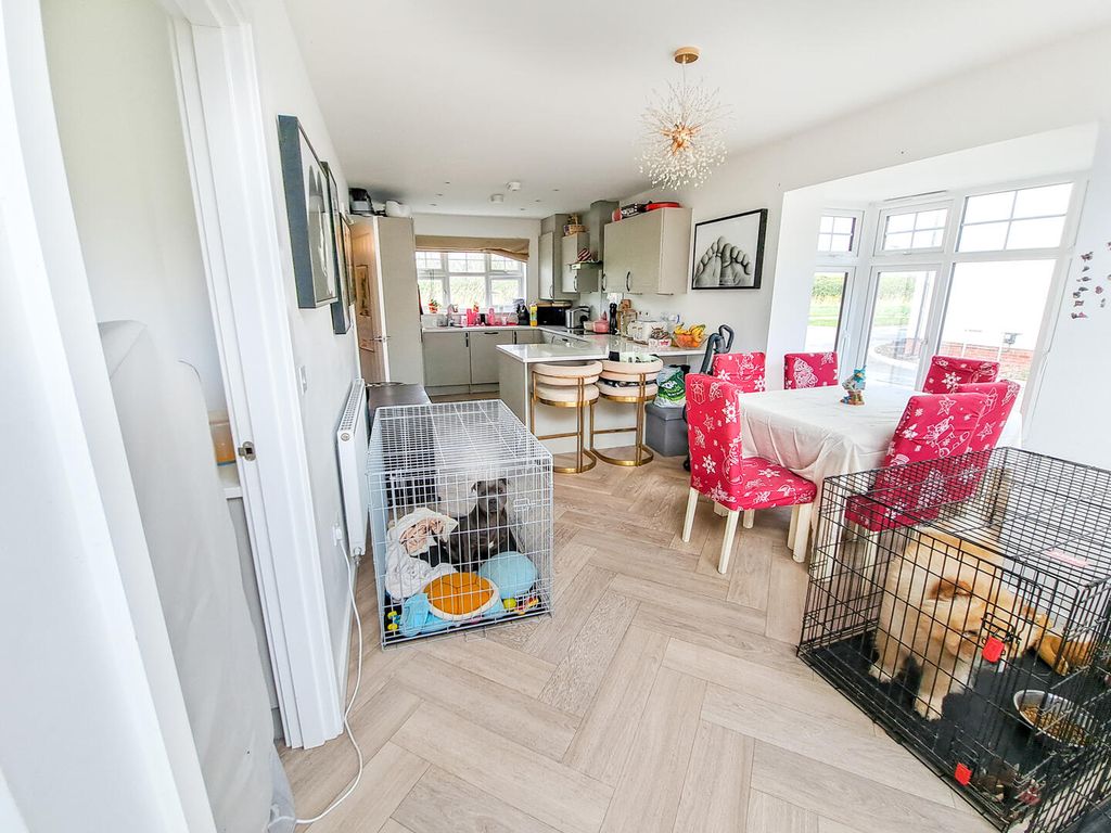 Property photo 3 of 19 Dining Room