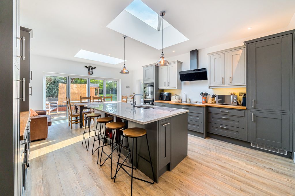 Property photo 2 of 20