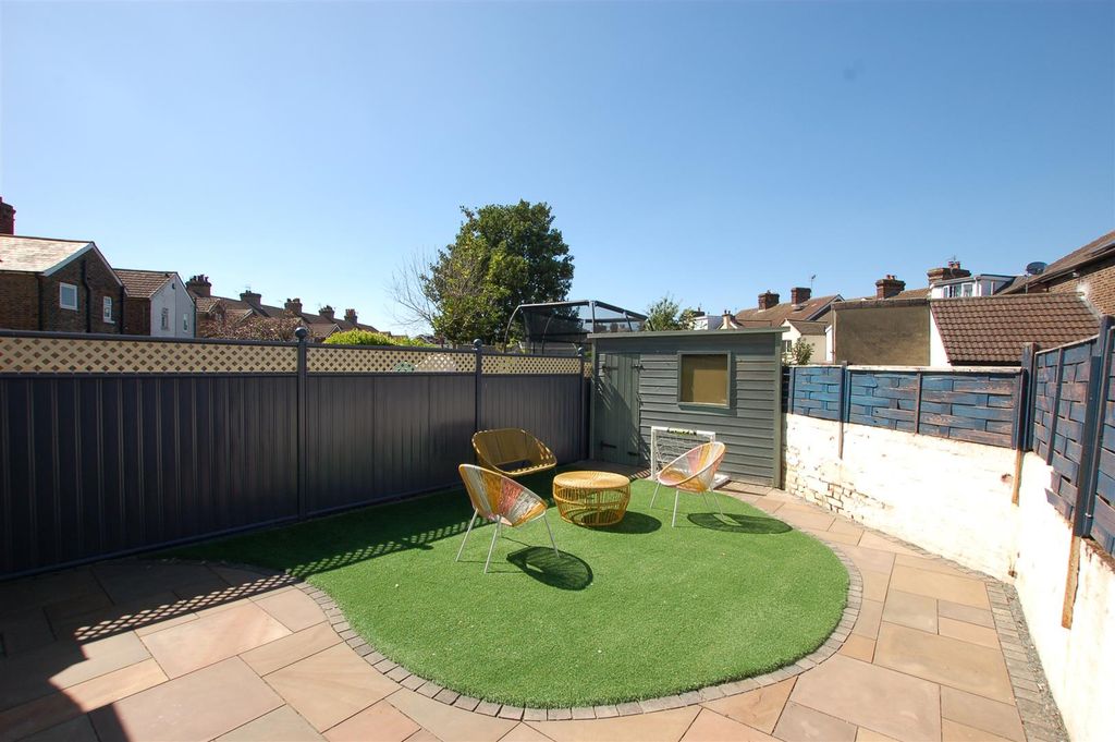 Property photo 2 of 22