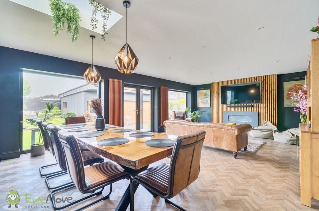 Property photo 2 of 26 0A688262-4E06-4466-8642-8d242424140F