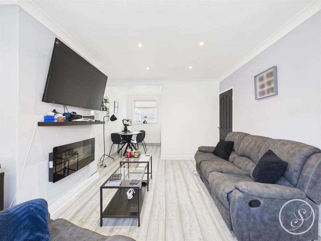 Property photo 2 of 17 Lounge/Diner