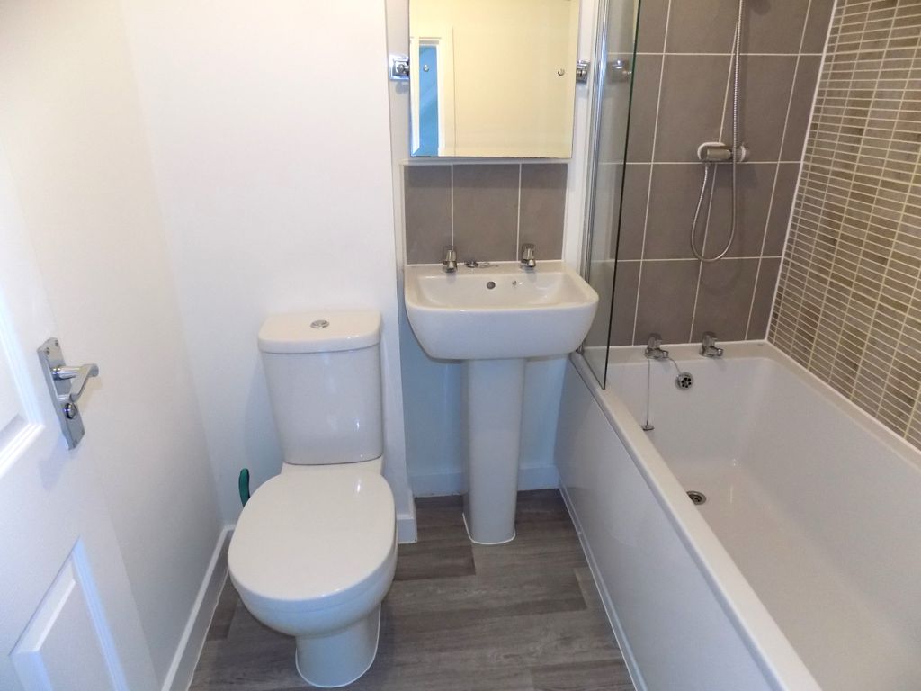 Property photo 2 of 13 Bathroom