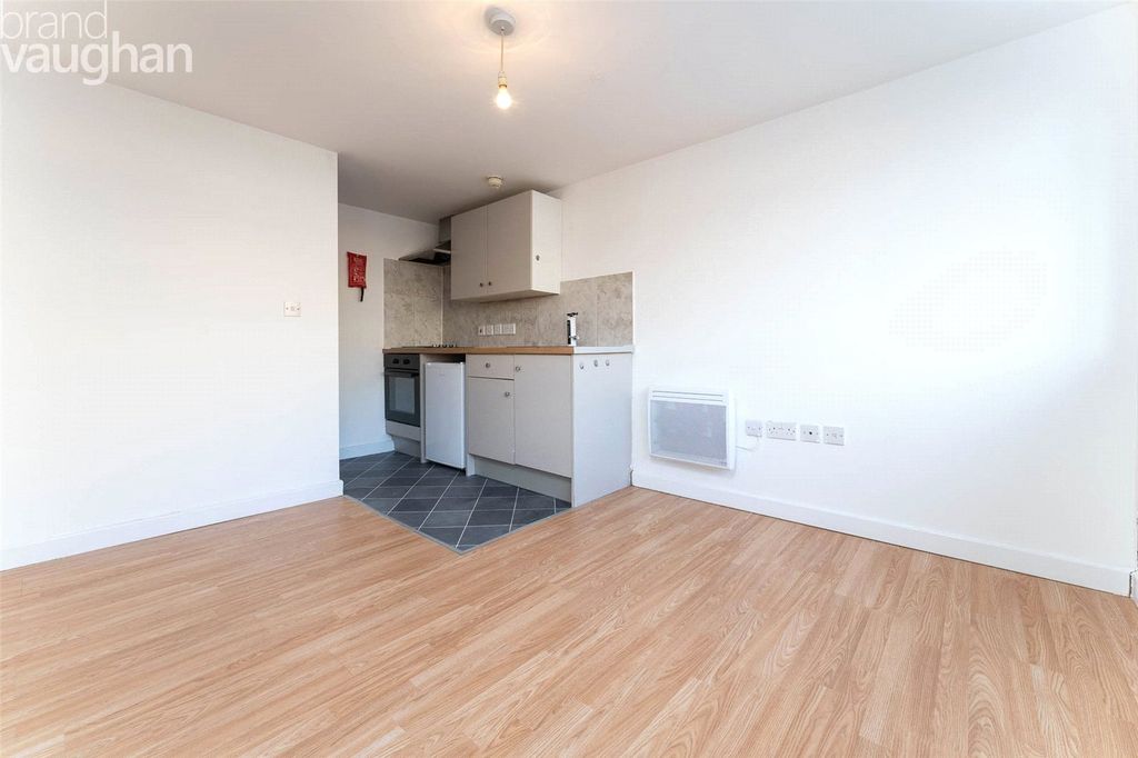 Property photo 1 of 5 Studio
