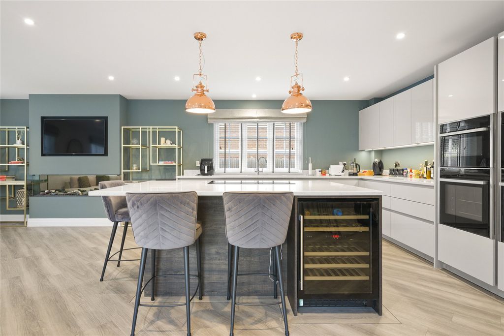 Property photo 3 of 24 Picture No. 05