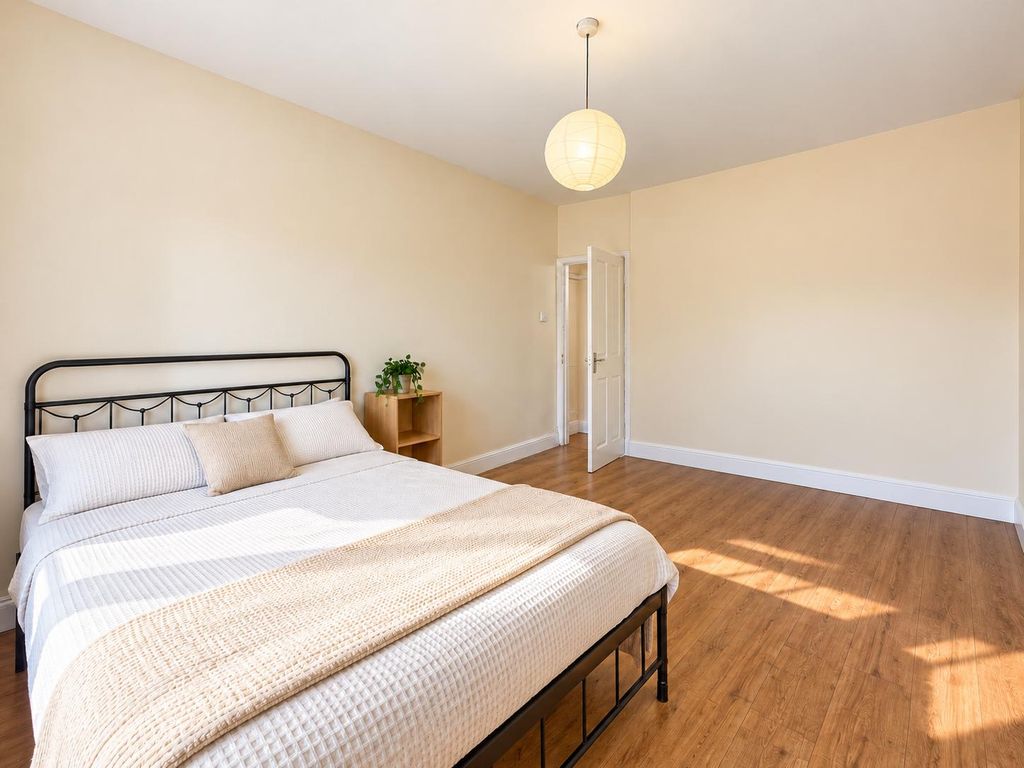 Property photo 3 of 7 118A Ealing Road, Ha0 4th (6)