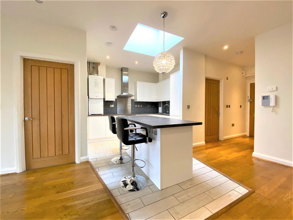 Property photo 2 of 10 Kitchen, Breakfast Bar