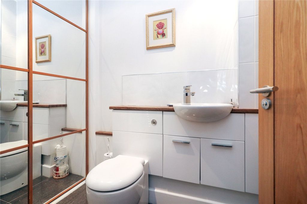 Studio for salePark Avenue, Sticklepath, Barnstaple, Devon EX31 photo 5