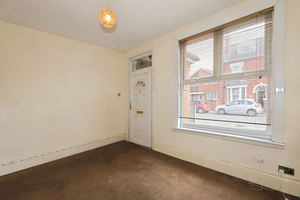 Property photo 2 of 20 Pbox-Img.Jpg