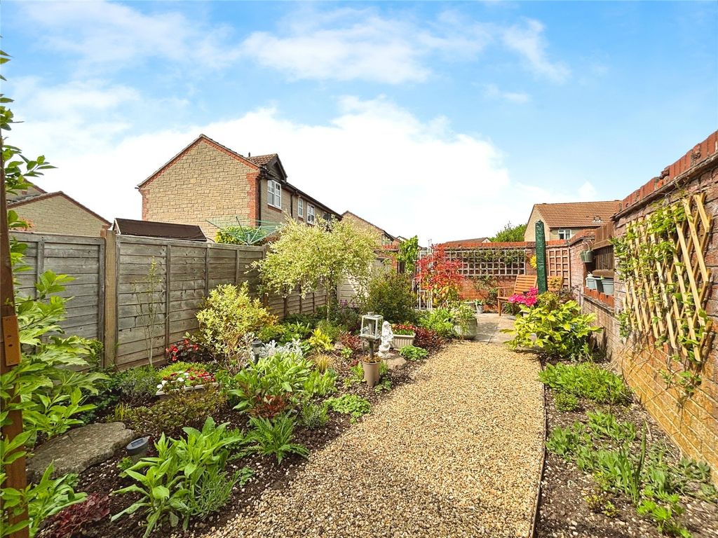 Property photo 2 of 31 Picture No. 21
