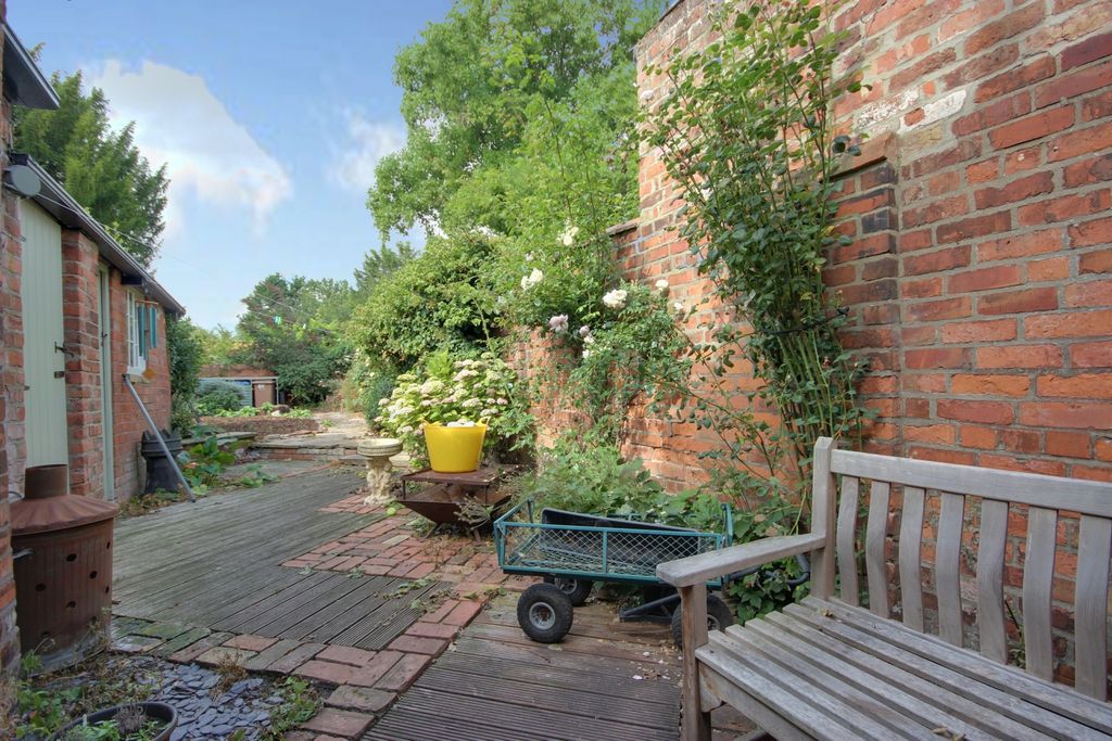 Property photo 2 of 22 1 Garden A