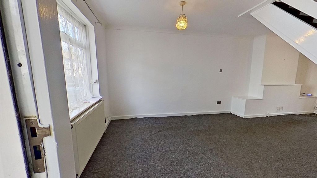 Property photo 3 of 34