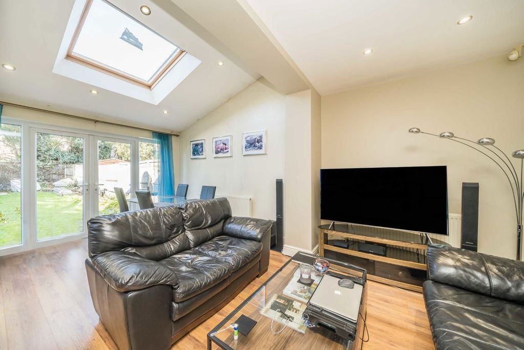 Property photo 3 of 8