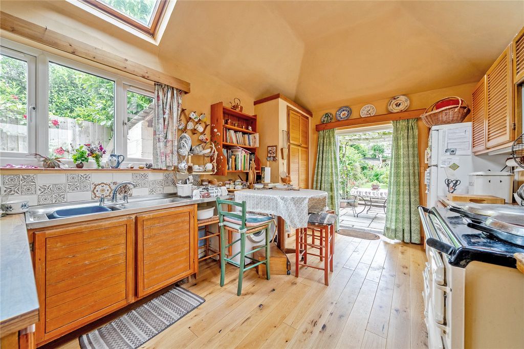 Property photo 2 of 20 Picture No. 12