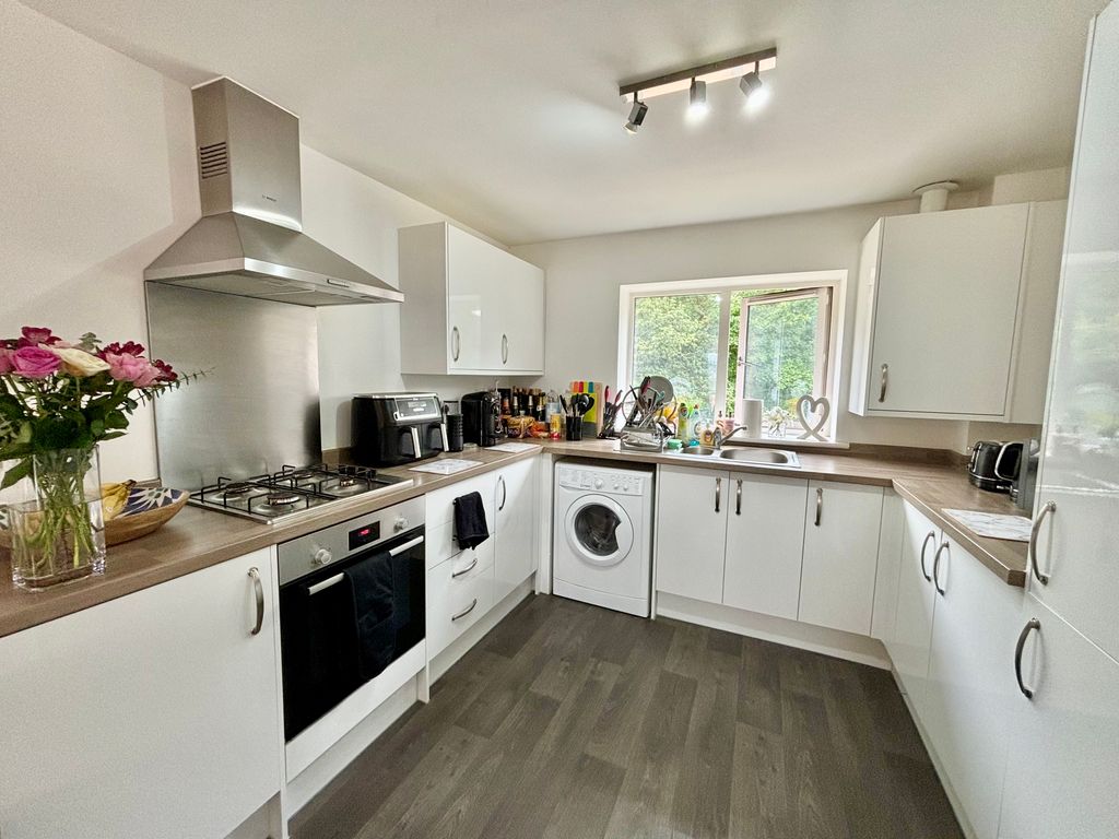 Property photo 3 of 12 Kitchen