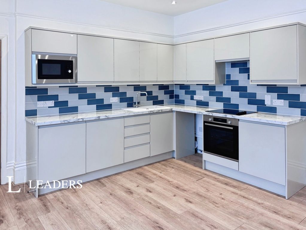 Property photo 3 of 7 Kitchen