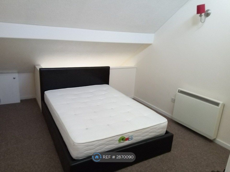 Property photo 2 of 5 Bedroom