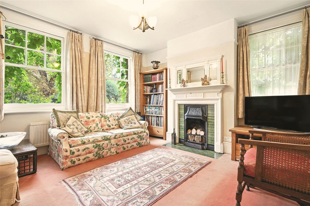 Property photo 3 of 18 Snug