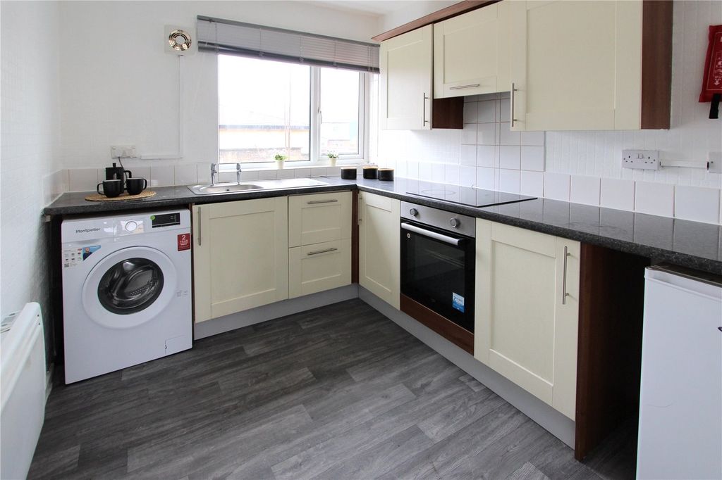 Property photo 2 of 9 Picture No. 10