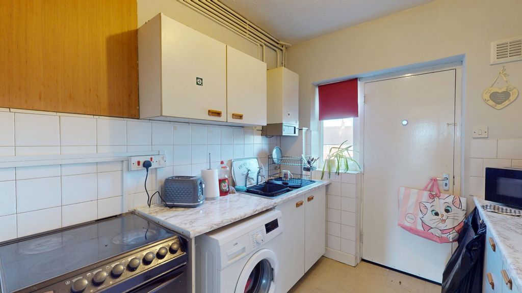 Property photo 2 of 13 3887035