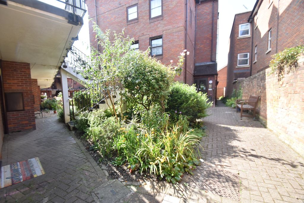Property photo 2 of 14 Gardens