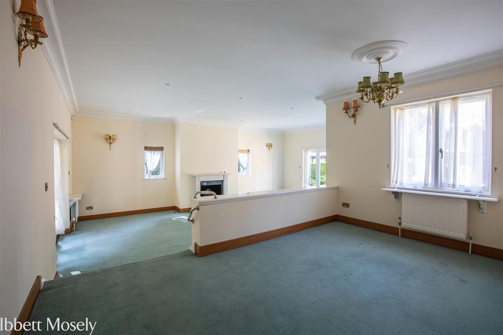 Property photo 3 of 15 40 Dining Room.Jpg