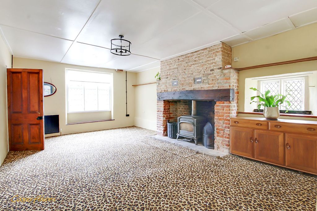 Property photo 2 of 14 Lounge