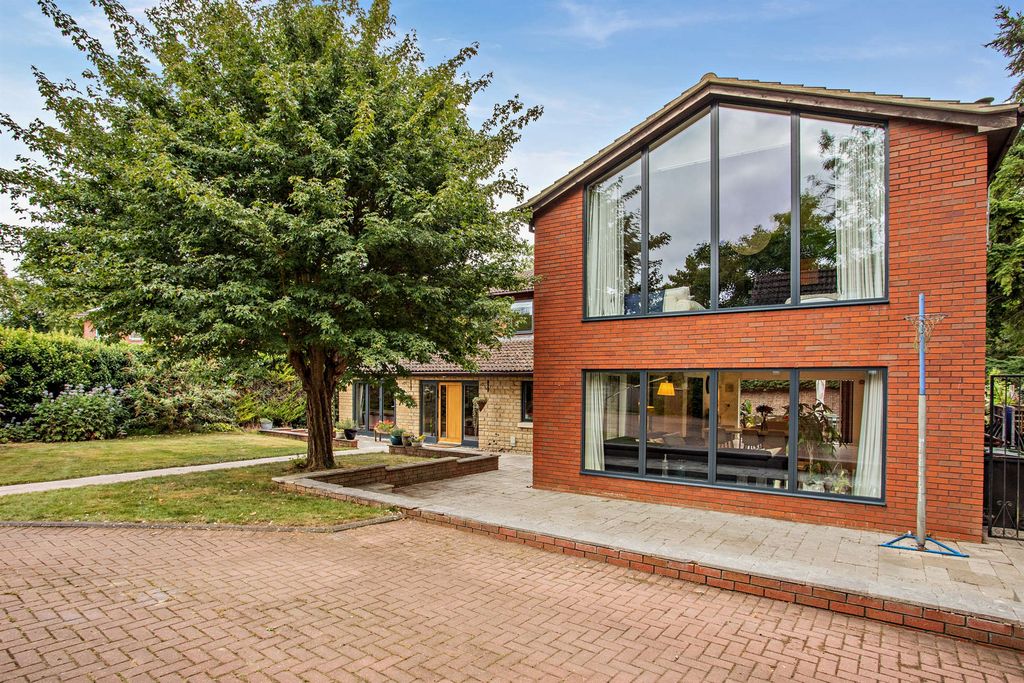 Property photo 1 of 18