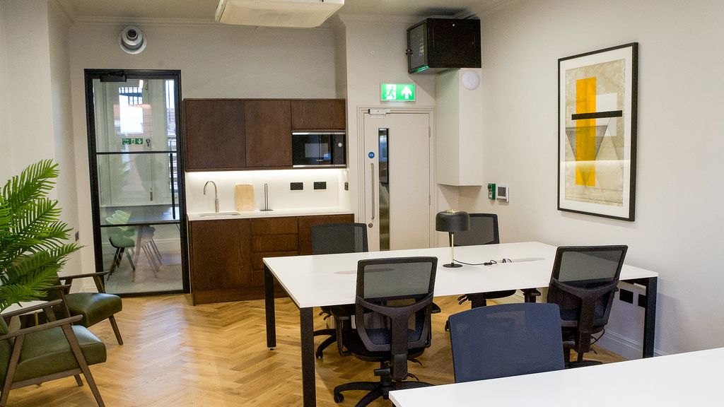 Property photo 2 of 5 Kitchen And Desks