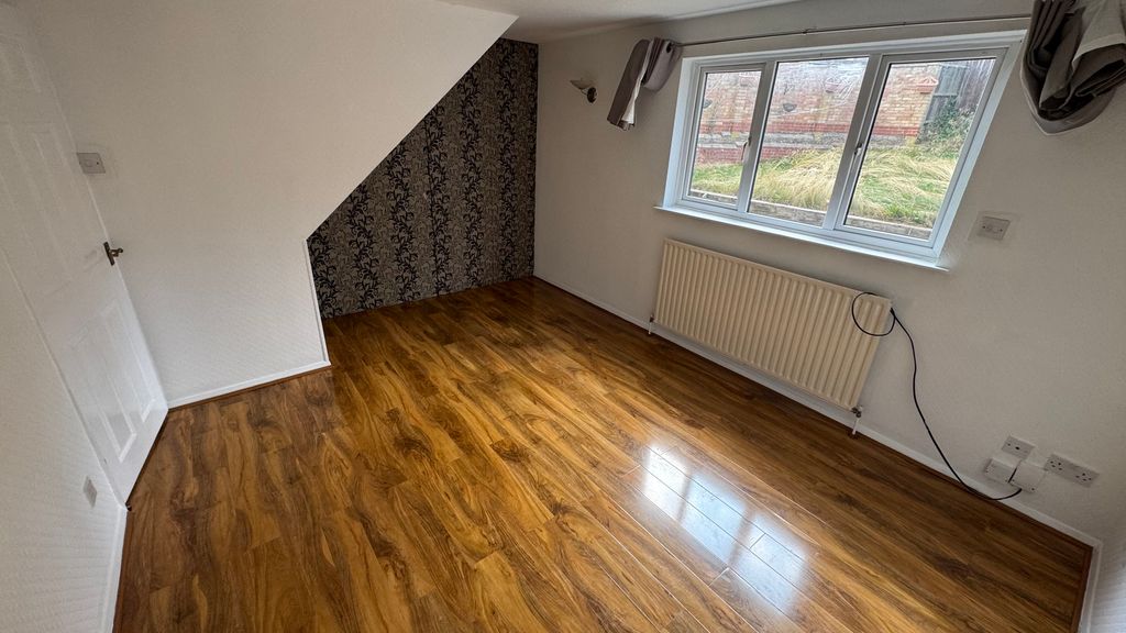 Property photo 2 of 10 Living Room