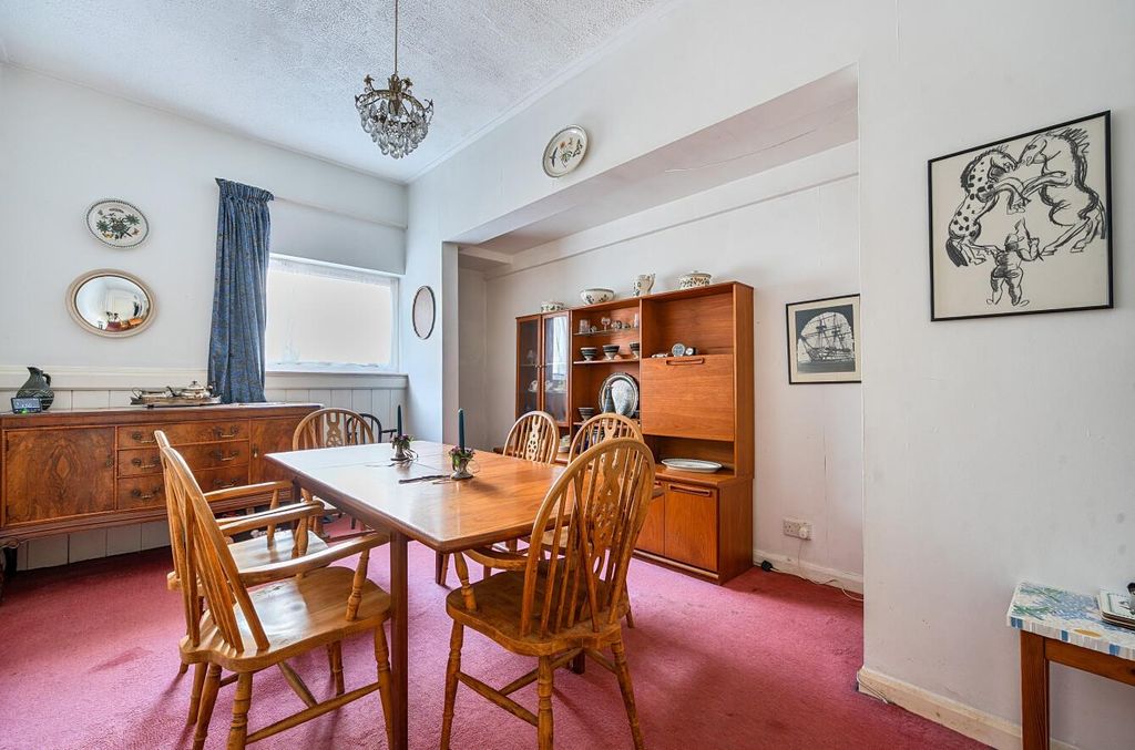 Property photo 3 of 25 Dining Room