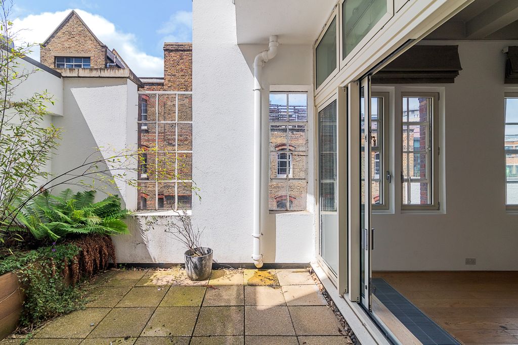 Property photo 2 of 37 Macklin_Street_15